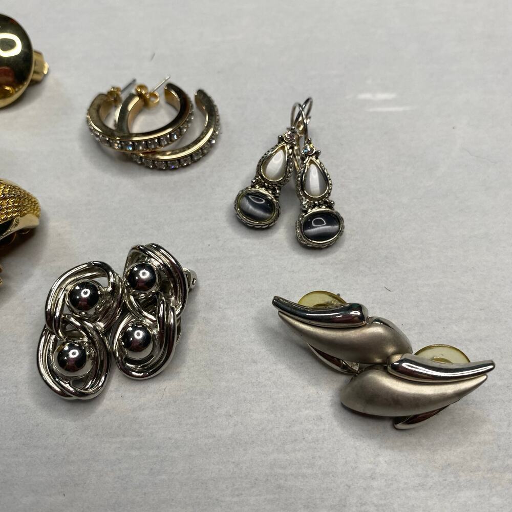 Vintage Set of 6 Non Marked Earings silver and gold tone - Picture 2 of 3
